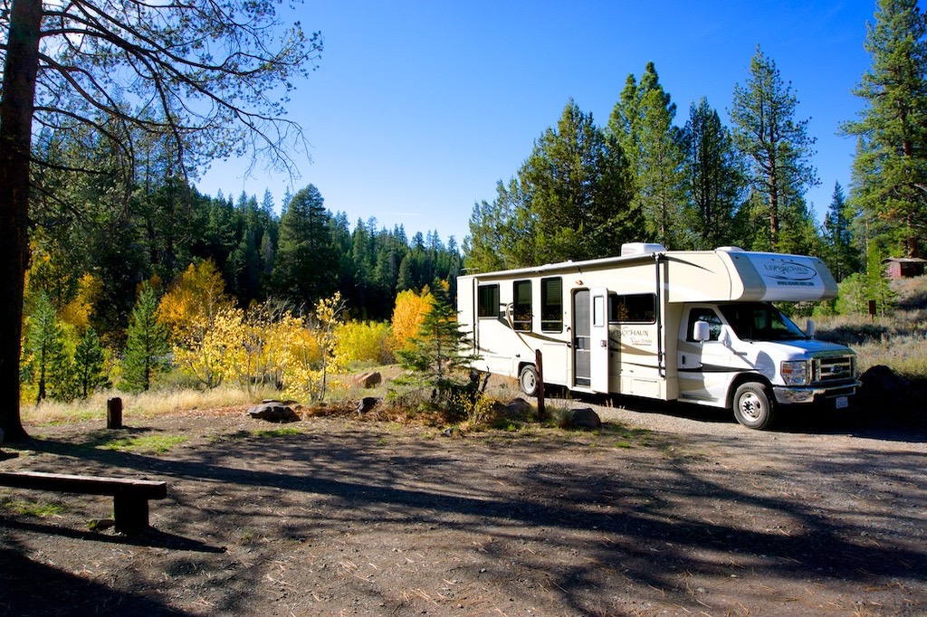 Roadbear camper 31 ft Leprechaun