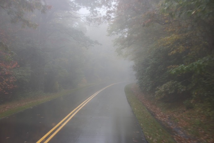 Wolken, regen en mist op de Blue ridge parkway