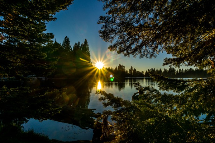 Zonsondergang bij Manzanita lake