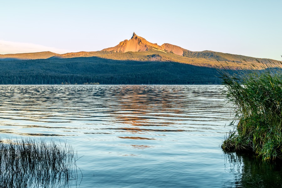 Diamond lake met mount Thielsen